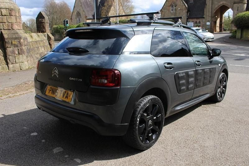 Usado Citroën C4 Cactus Flair 2016 Cinzento Citadino