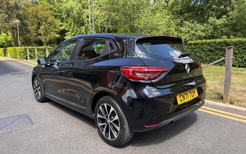 Used Renault Clio V Iconic 90 HP (66 kW) 2022 Hatchback