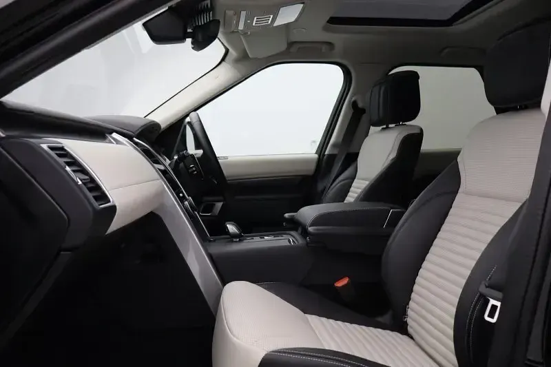 Used Land Rover Discovery 350 HP (257 kW) 2025 Black SUV