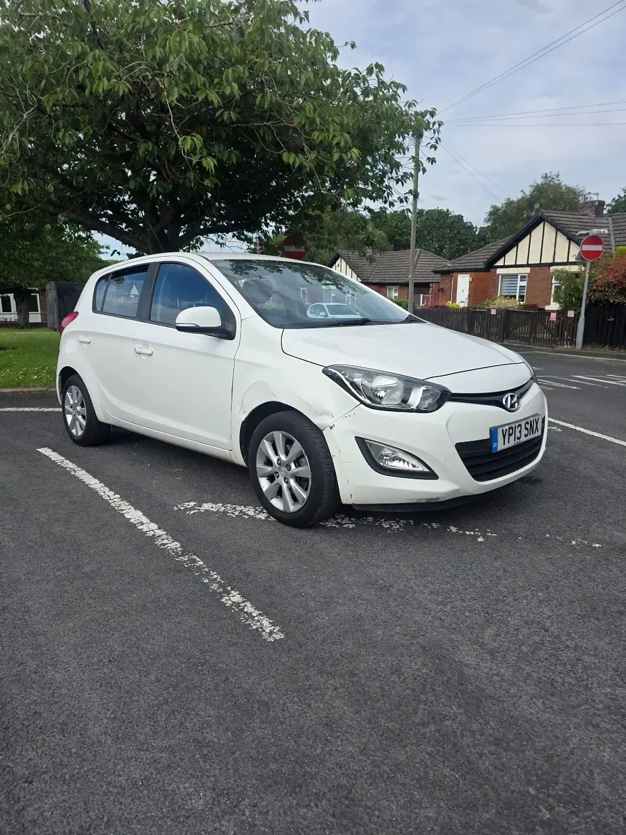 Used Hyundai i20 Active 86 HP (63 kW) 2013 White Hatchback