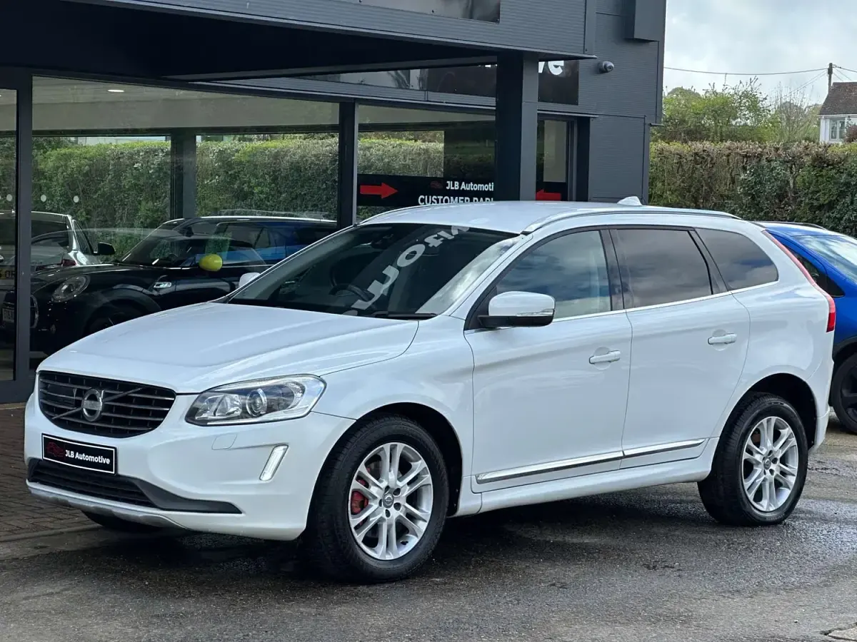 Used Volvo XC60 SE Lux 181 HP (133 kW) 2015 White SUV