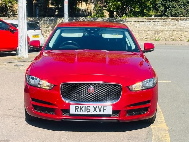 Begagnad Jaguar XE Prestige 163 HK (119 kW) 2016 Röd Sedan