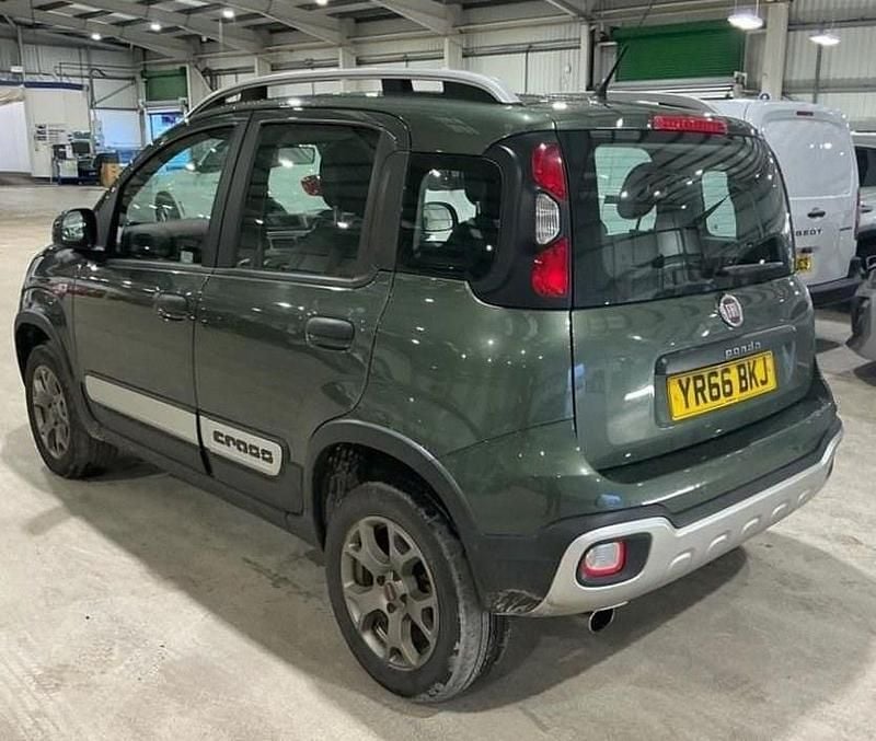 Used Fiat Panda Cross Cross 90 HP (66 kW) 2016 Green Hatchback
