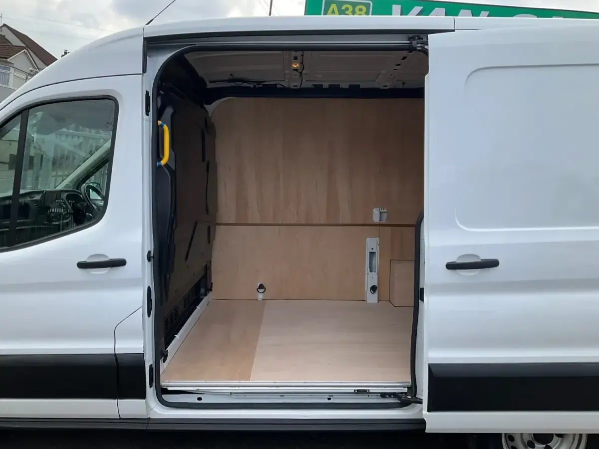 Usado Ford Transit 170 HP (125 kW) 2022 Branco Van