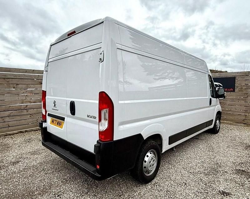 Used Peugeot Boxer 140 HP (102 kW) 2021 White Van