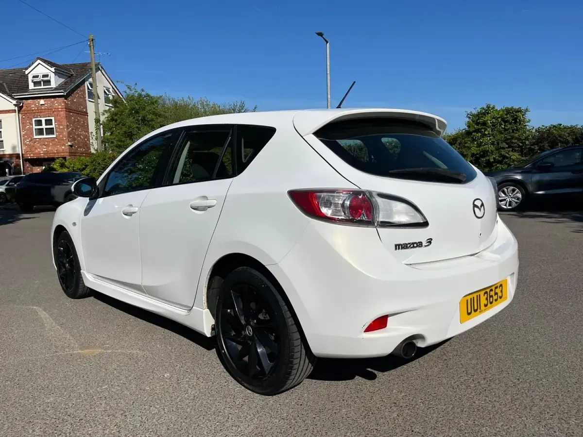 Usado Mazda 3 115 CV (84 kW) 2013 Blanco Utilitario
