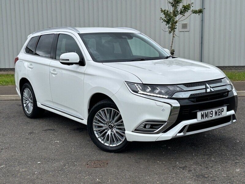 White Used 2019 Mitsubishi Outlander P-HEV Estate | £12,995 (Fair price) - Image 1/4
