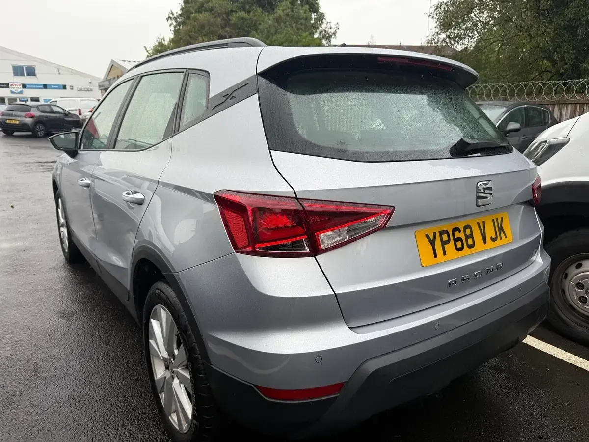 Used Seat Arona SE Technology 115 HP (84 kW) 2018 Silver SUV
