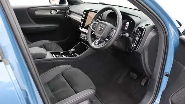 Usado Volvo XC40 Ultimate 197 HP (144 kW) 2024 Azul SUV