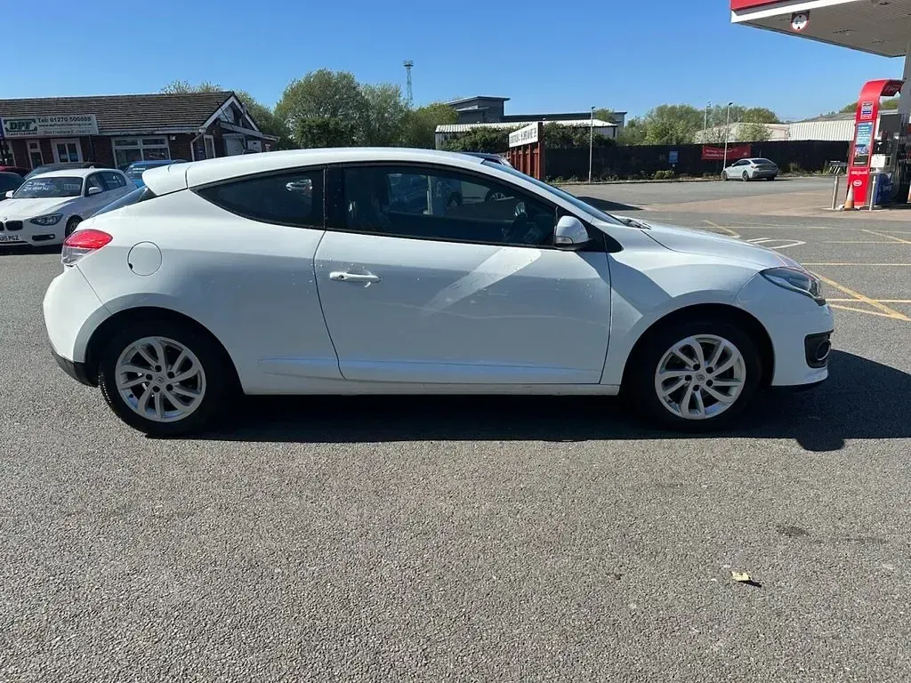 Used Renault Mégane Coupé Dynamique 2015 White Coupe