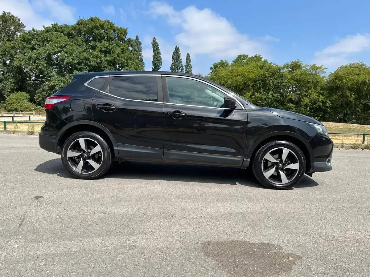 Used Nissan Qashqai N-TEC 110 HP (80 kW) 2016 Black SUV