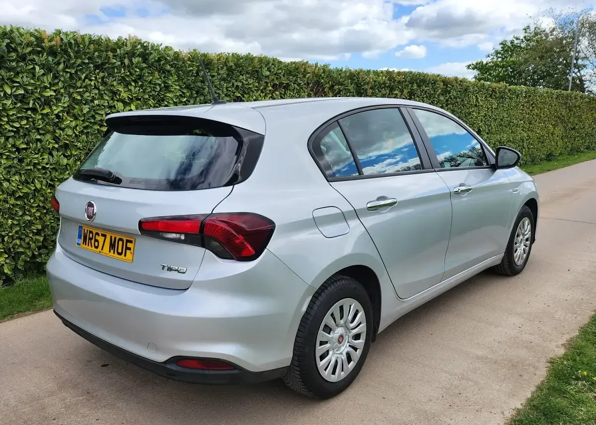 Used Fiat Tipo Easy 95 HP (69 kW) 2017 Silver Hatchback