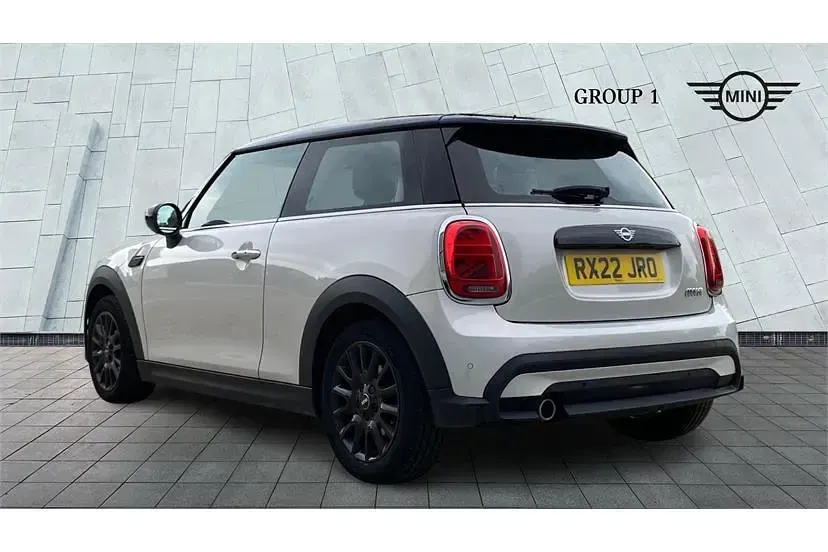 Gebraucht Mini Cooper Classic 136 PS (100 kW) 2022 Weiß Kleinwagen