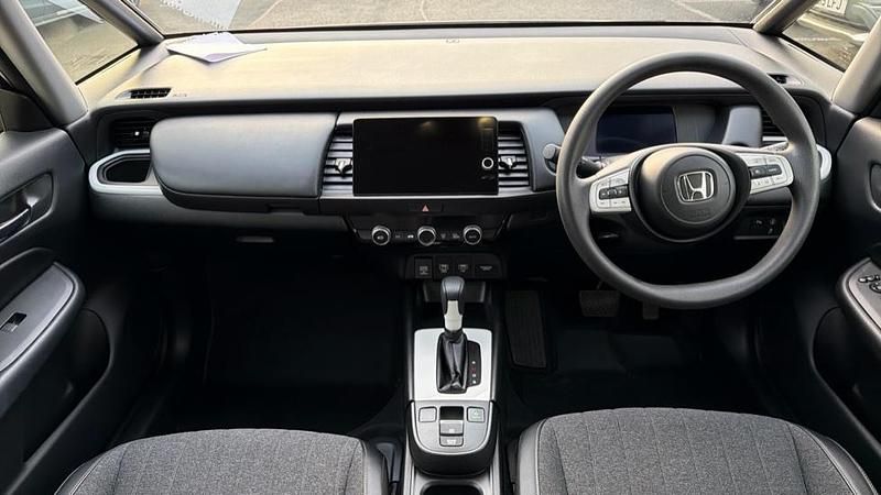 Used Honda Jazz Hybrid 109 HP (80 kW) 2022 White Hatchback