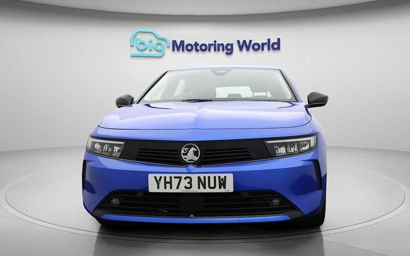 Second-hand Vauxhall Astra Design Edition 131 CP (96 kW) 2024 Albastru Break