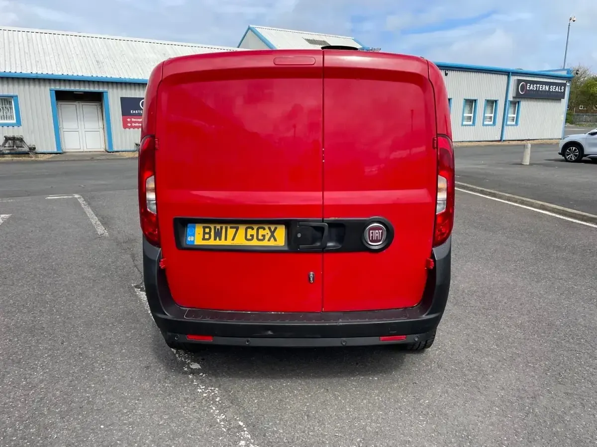 Usado Fiat Doblò 2017 Vermelho Monovolume