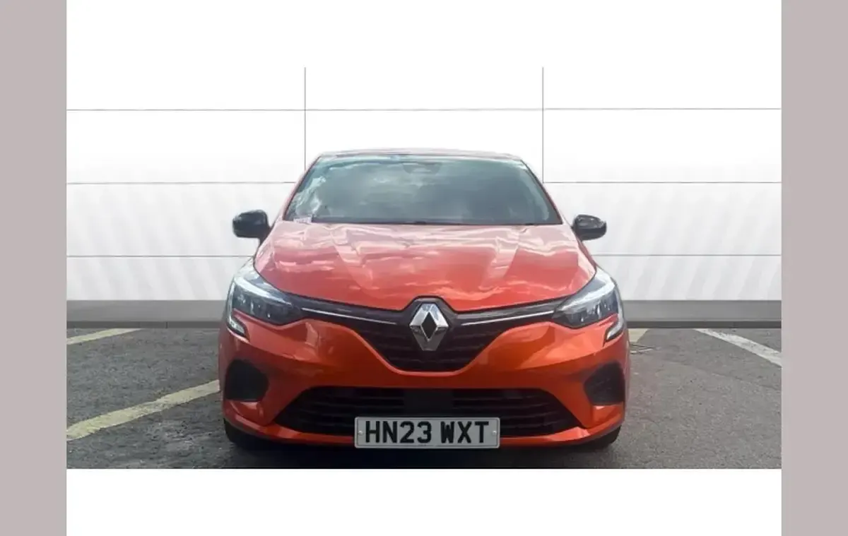 Used Renault Clio Evolution 143 HP (105 kW) 2023 Orange Hatchback