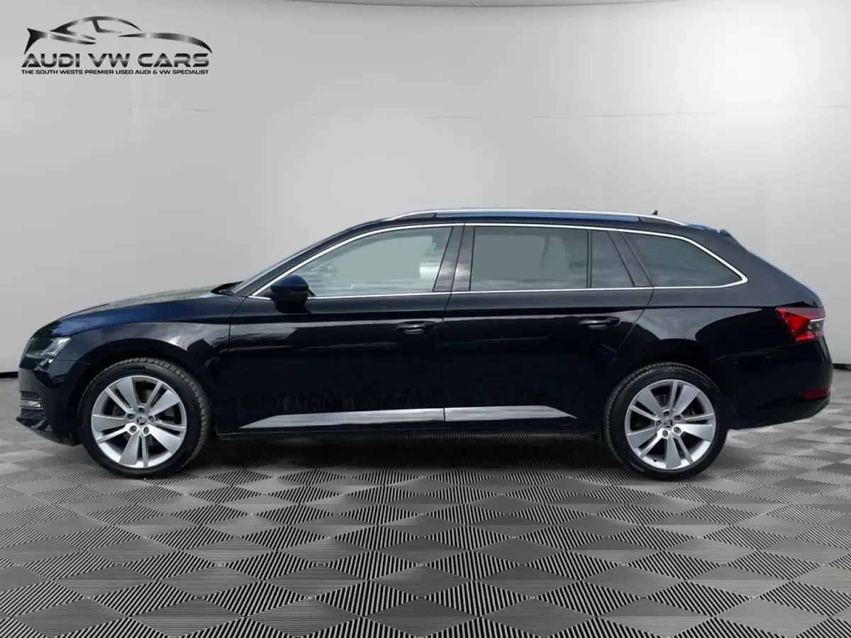 Usado Skoda Superb SE L 150 HP (110 kW) 2022 Preto Carrinha