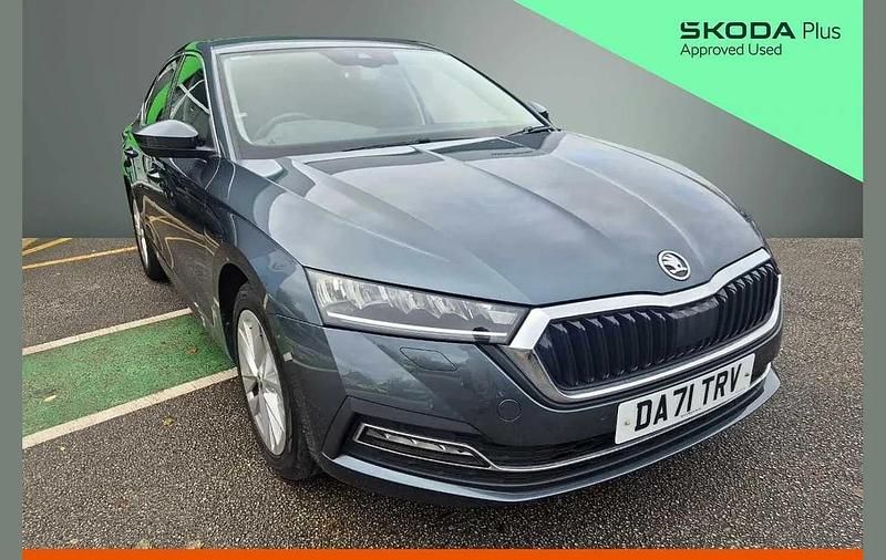 Quartz grey metallic Used 2021 Skoda Octavia SE L Hatchback | £16,500 (Fair price) - Image 1/4