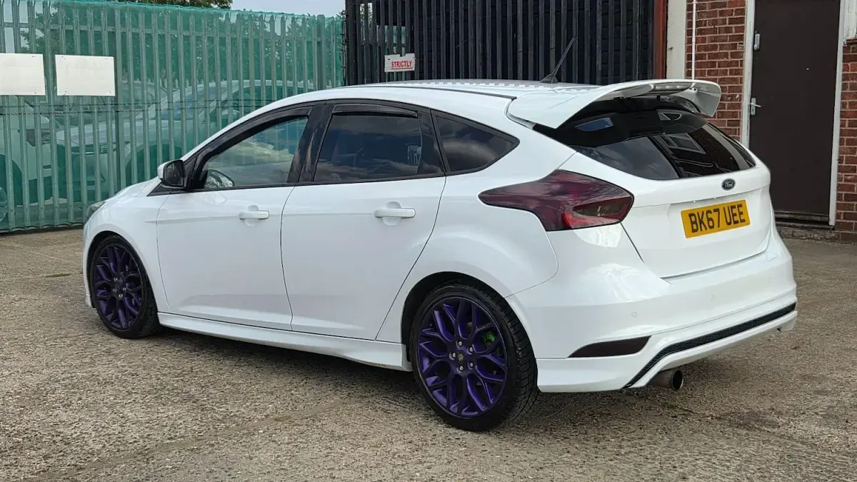 Used Ford Focus ST-Line 125 HP (91 kW) 2018 White Hatchback