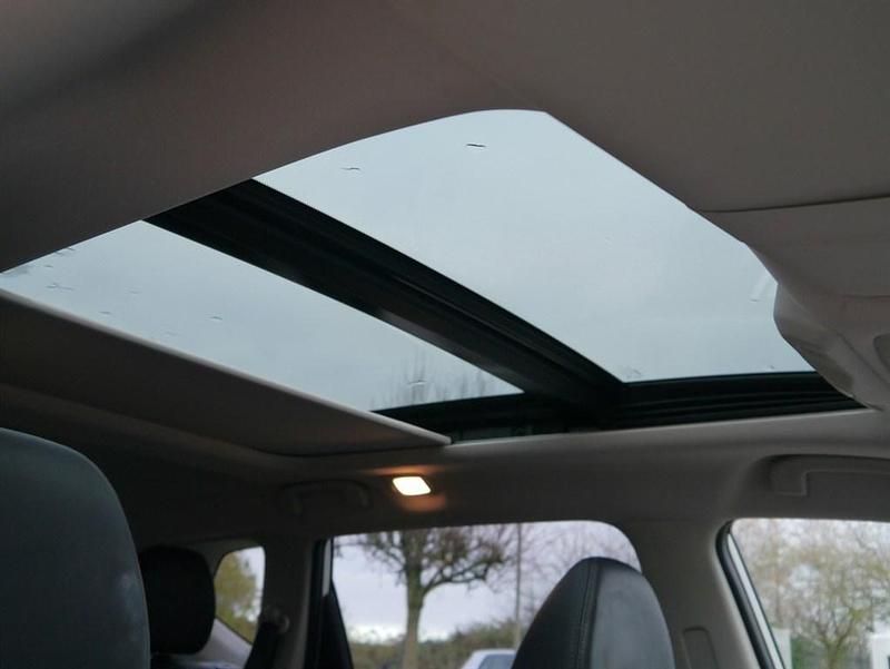 Used Nissan X-Trail Tekna 2017 White SUV