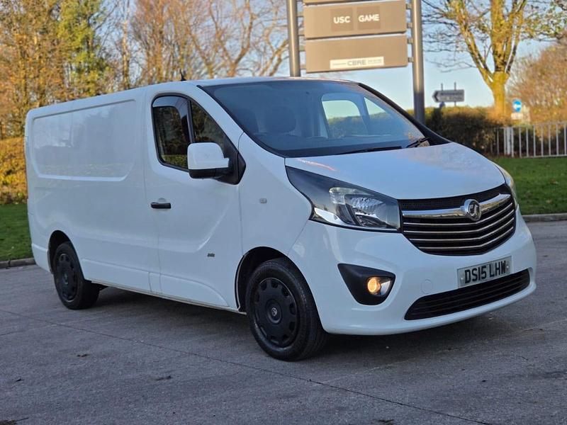 White Used 2015 Vauxhall Vivaro Sportive MPV | £5,445 (Fair price) - Image 1/4