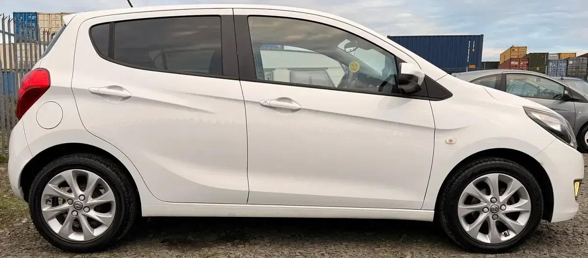 Used Vauxhall Viva 75 HP (55 kW) 2016 White Hatchback