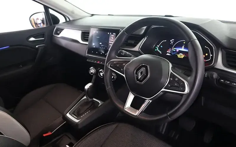 Used Renault Captur SE 143 HP (105 kW) 2022 White SUV