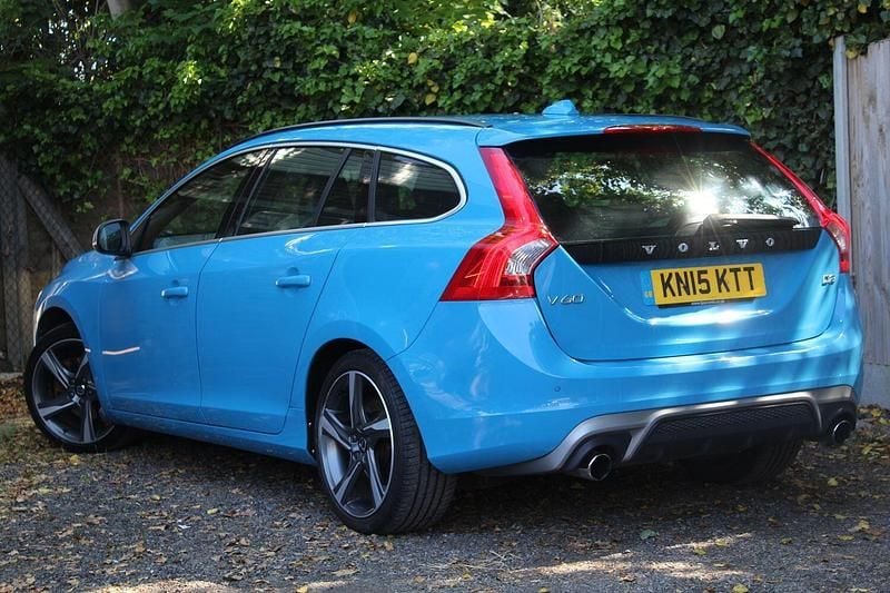 Used Volvo V60 R-Design 115 HP (84 kW) 2015 Blue Estate