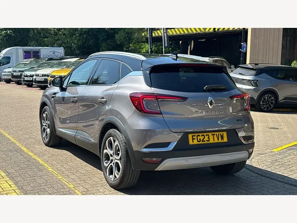 Usado Renault Captur Techno 142 HP (104 kW) 2023 Cinzento SUV