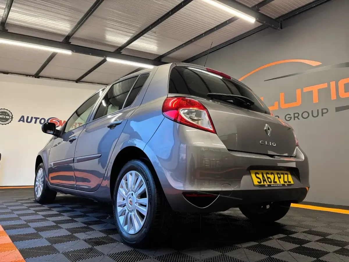 Usado Renault Clio IV Expression+ 2012 Cinzento Citadino