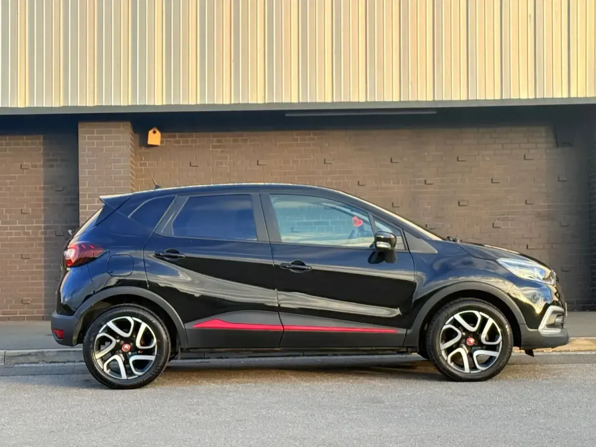 Usado Renault Captur Dynamique 90 HP (66 kW) 2017 Preto SUV