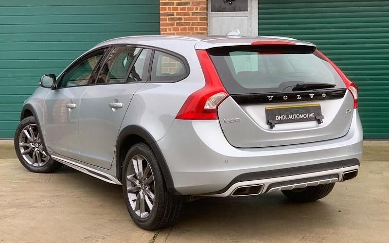 Used Volvo V60 CC 190 HP (139 kW) 2017 Estate