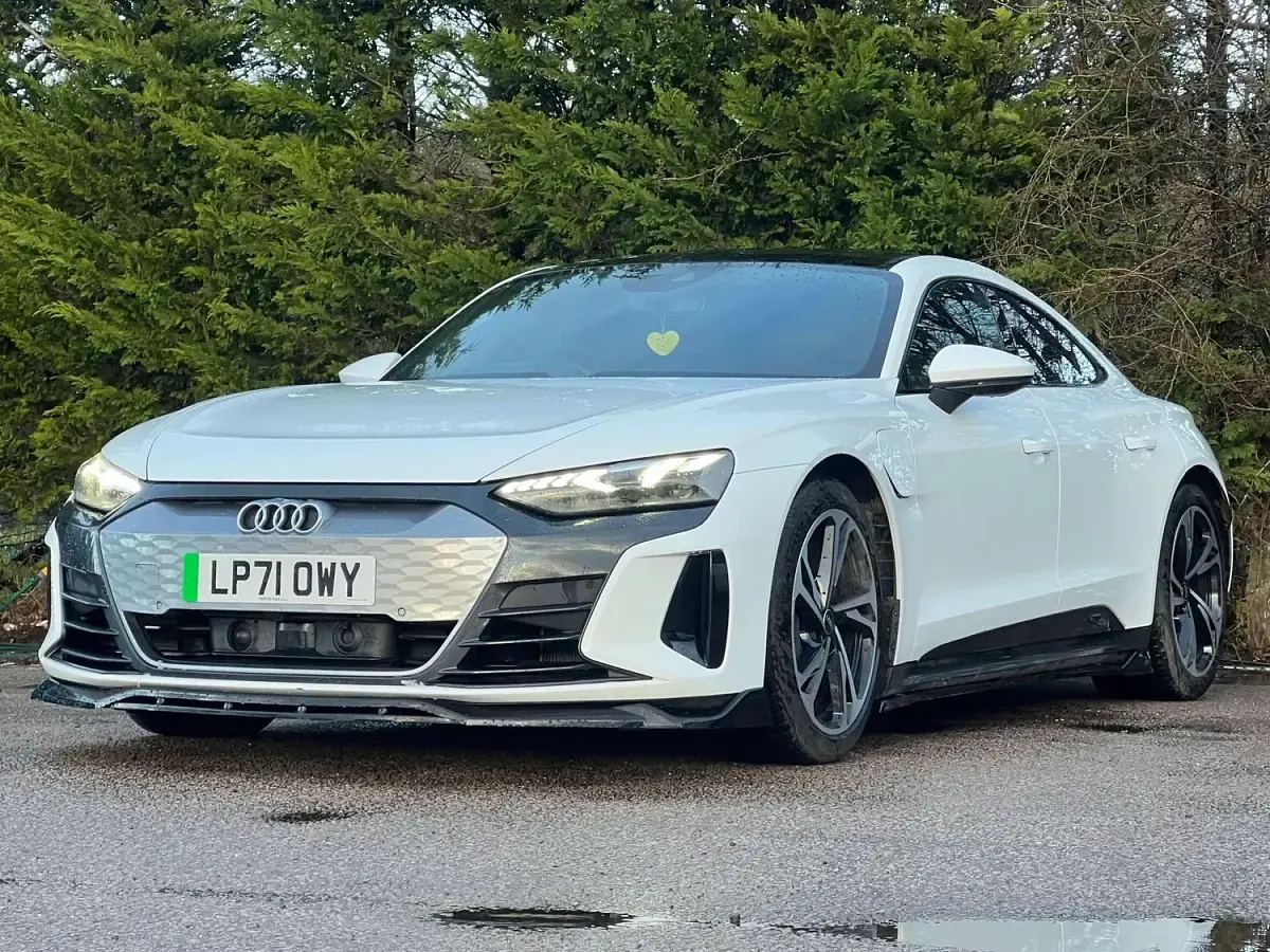 Used Audi e-tron GT quattro Comfort 389 kW (530 HP) 2022 White Sedan