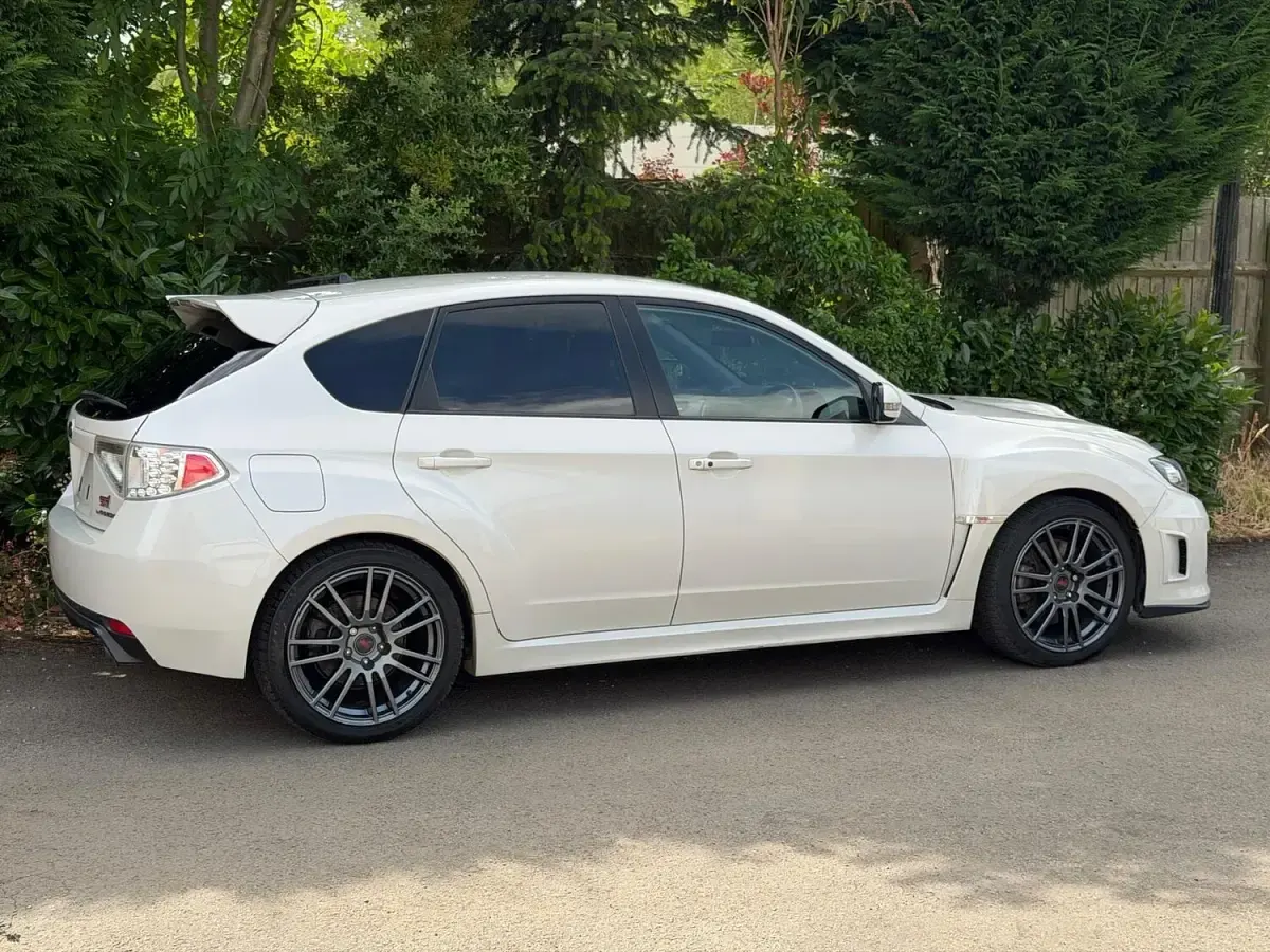 Used Subaru Impreza 296 HP (217 kW) 2010 White Hatchback