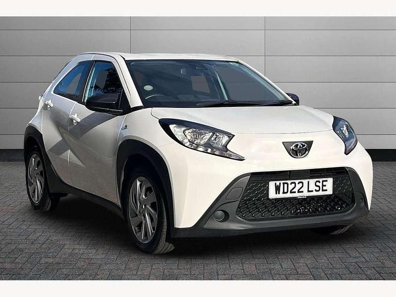 White Used 2022 Toyota Aygo X PURE SUV | £10,195 - Image 1/2