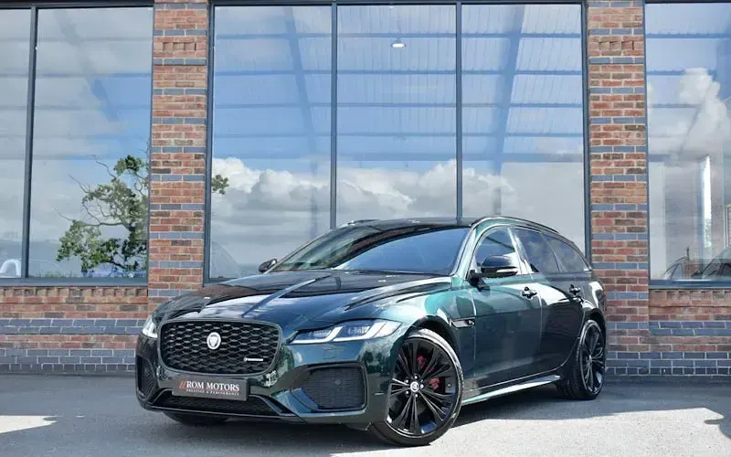 Used Jaguar XF Sportbrake R-Dynamic 204 HP (150 kW) 2023 Estate