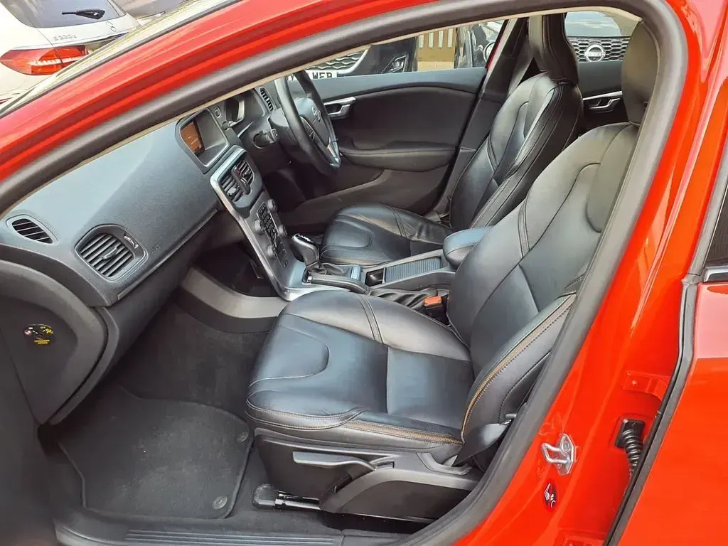Used Volvo V40 Pro 152 HP (111 kW) 2017 Red Hatchback