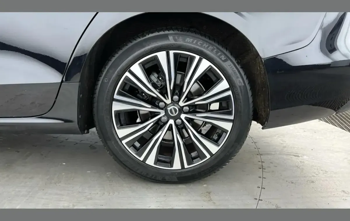 Used Volvo V60 Core 161 HP (118 kW) 2023 Black Estate