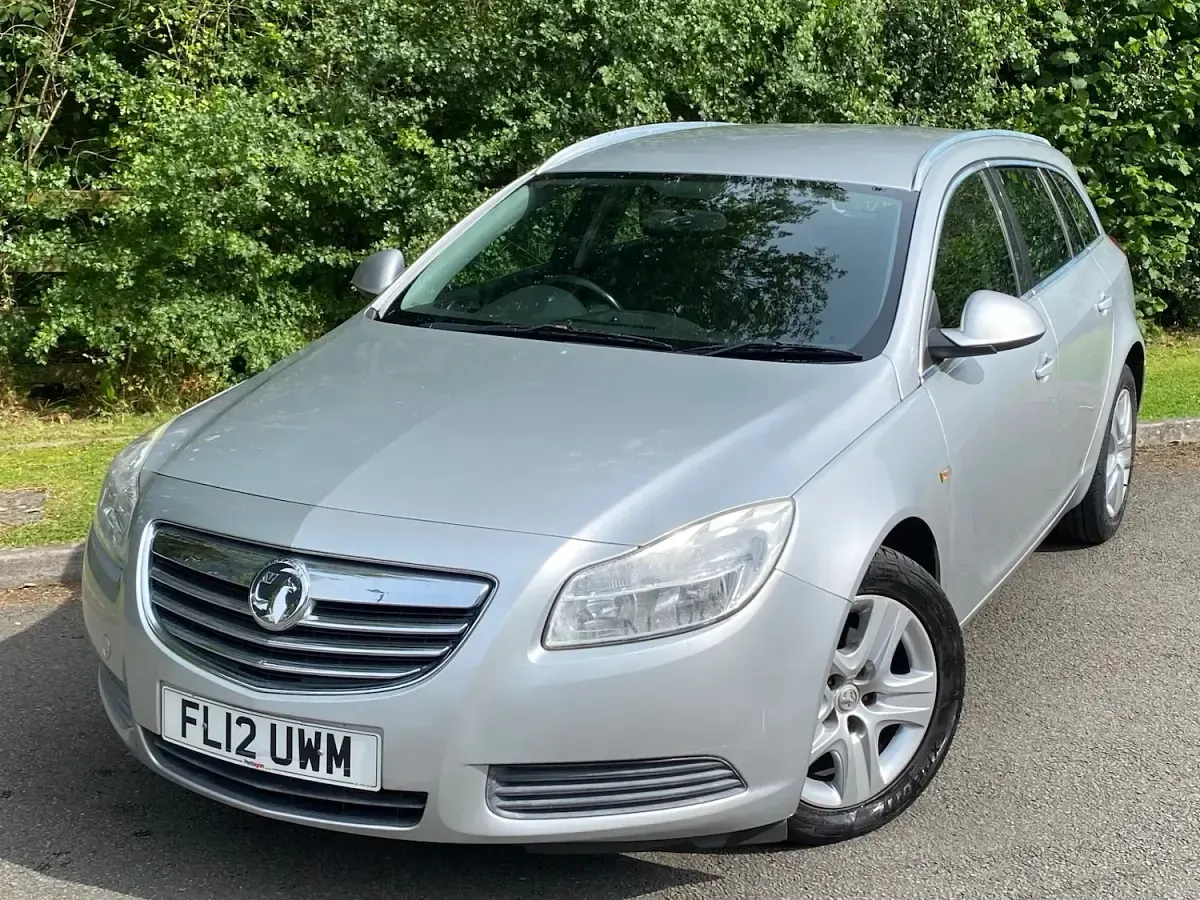 Used Vauxhall Insignia 160 HP (117 kW) 2012 Silver Estate