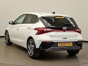 Used Hyundai i20 Premium 100 HP (73 kW) 2025 White Hatchback