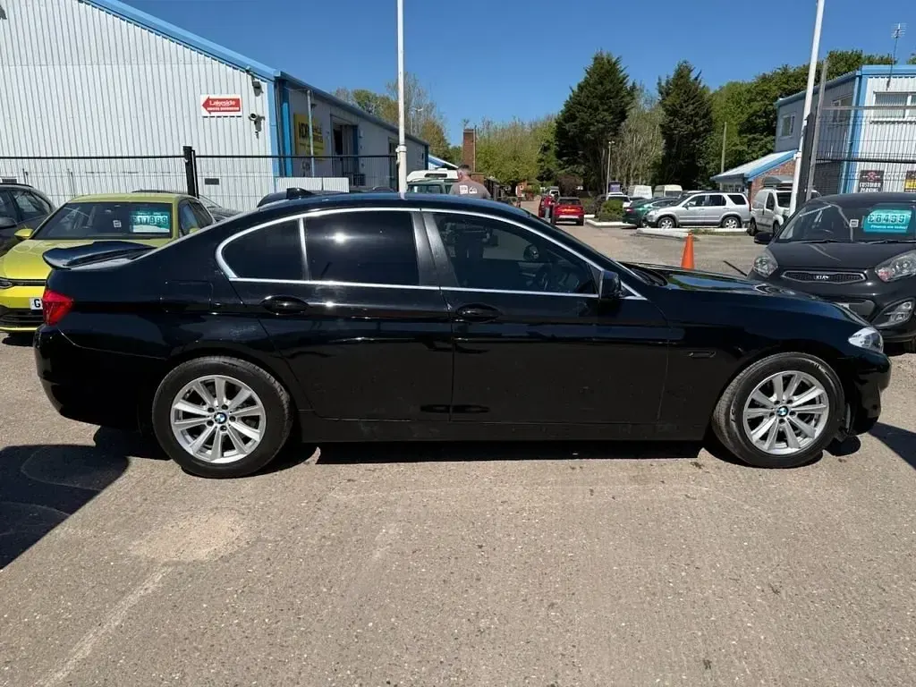 Begagnad BMW 520 Efficient Dynamics 184 HK (135 kW) 2013 Svart Sedan