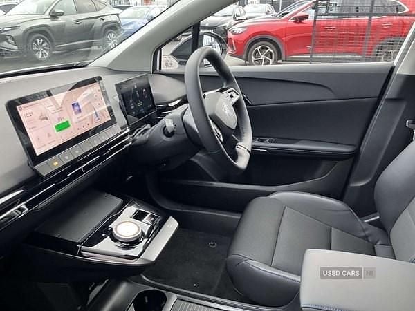 Used MG MG4 EV Trophy 150 kW (204 HP) 2025 White Hatchback