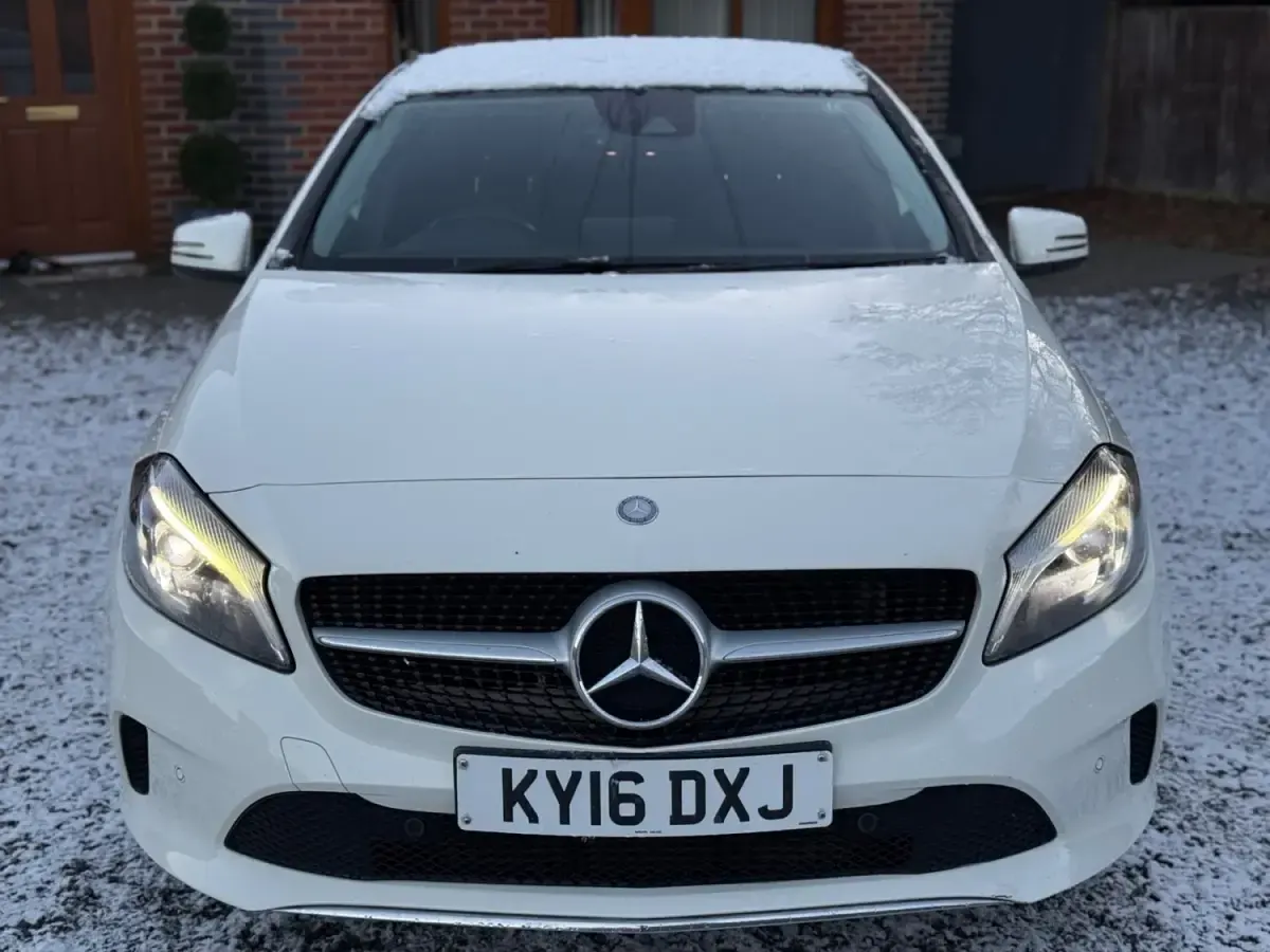 Usado Mercedes A200 Premium 136 HP (100 kW) 2016 Branco Citadino