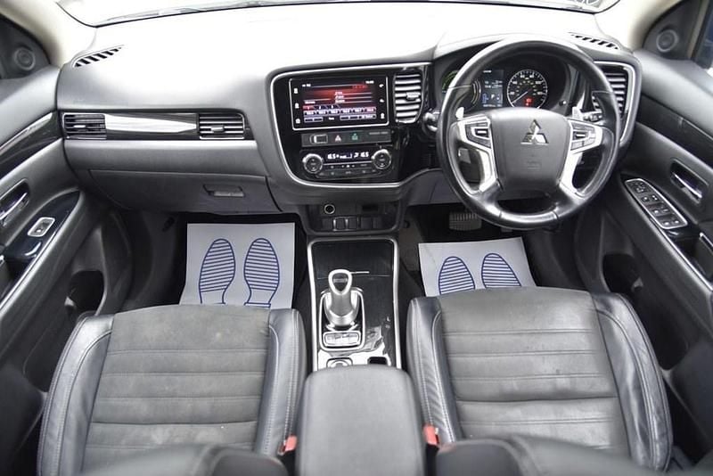 Used Mitsubishi Outlander P-HEV 200 HP (147 kW) 2017 White SUV