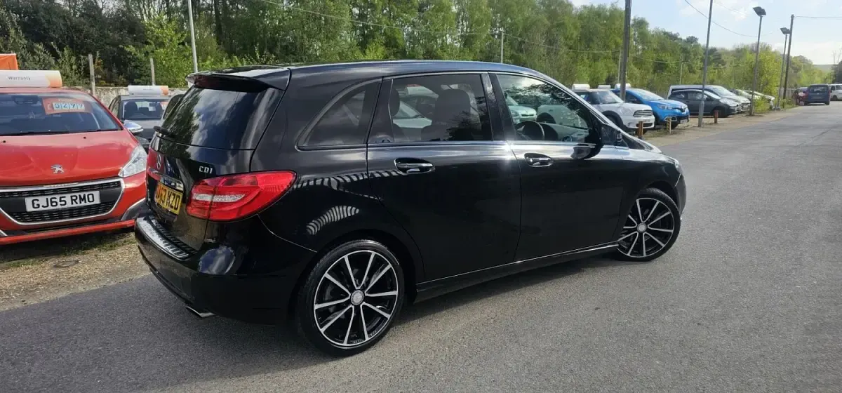 Used Mercedes B180 108 HP (79 kW) 2013 Black Hatchback