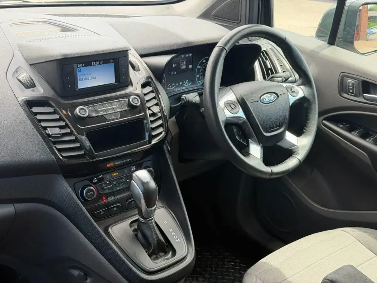 Used Ford Grand Tourneo Connect Titanium 120 HP (88 kW) 2022 Grey MPV
