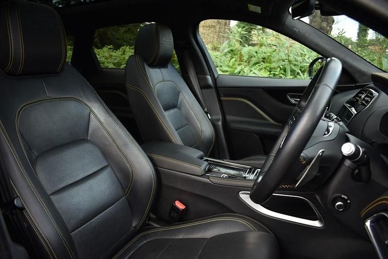 Used Jaguar F-Pace 300 HP (220 kW) 2019 White SUV