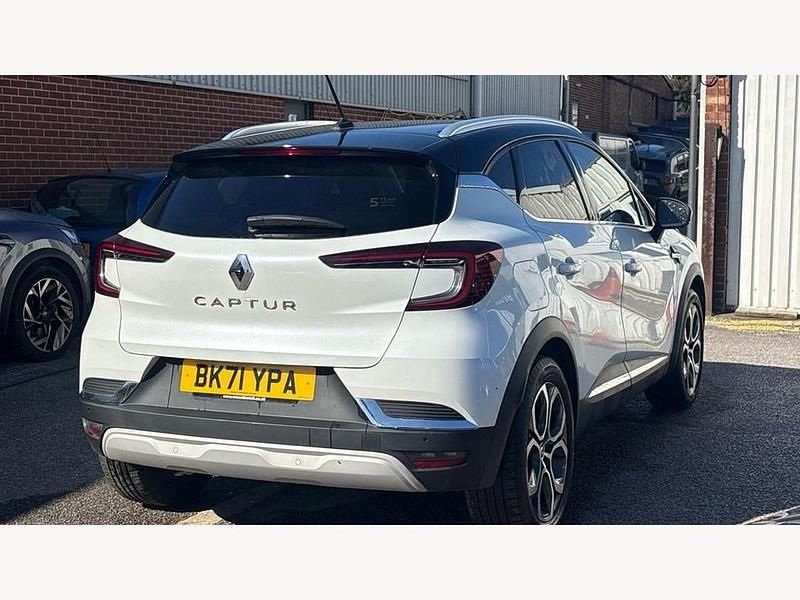 Used Renault Captur Version S 91 HP (66 kW) 2021 White/black  SUV