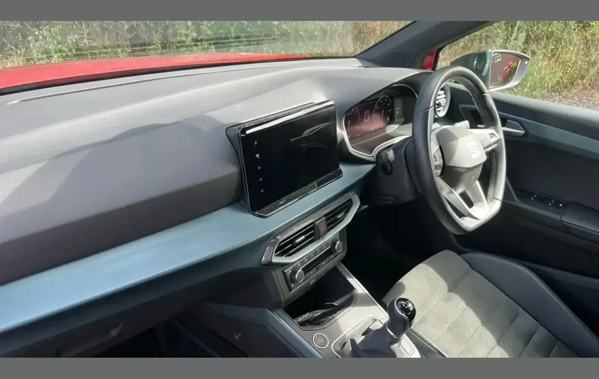 Used Seat Arona Xperience Lux 110 HP (80 kW) 2023 Desire red/midnight black SUV